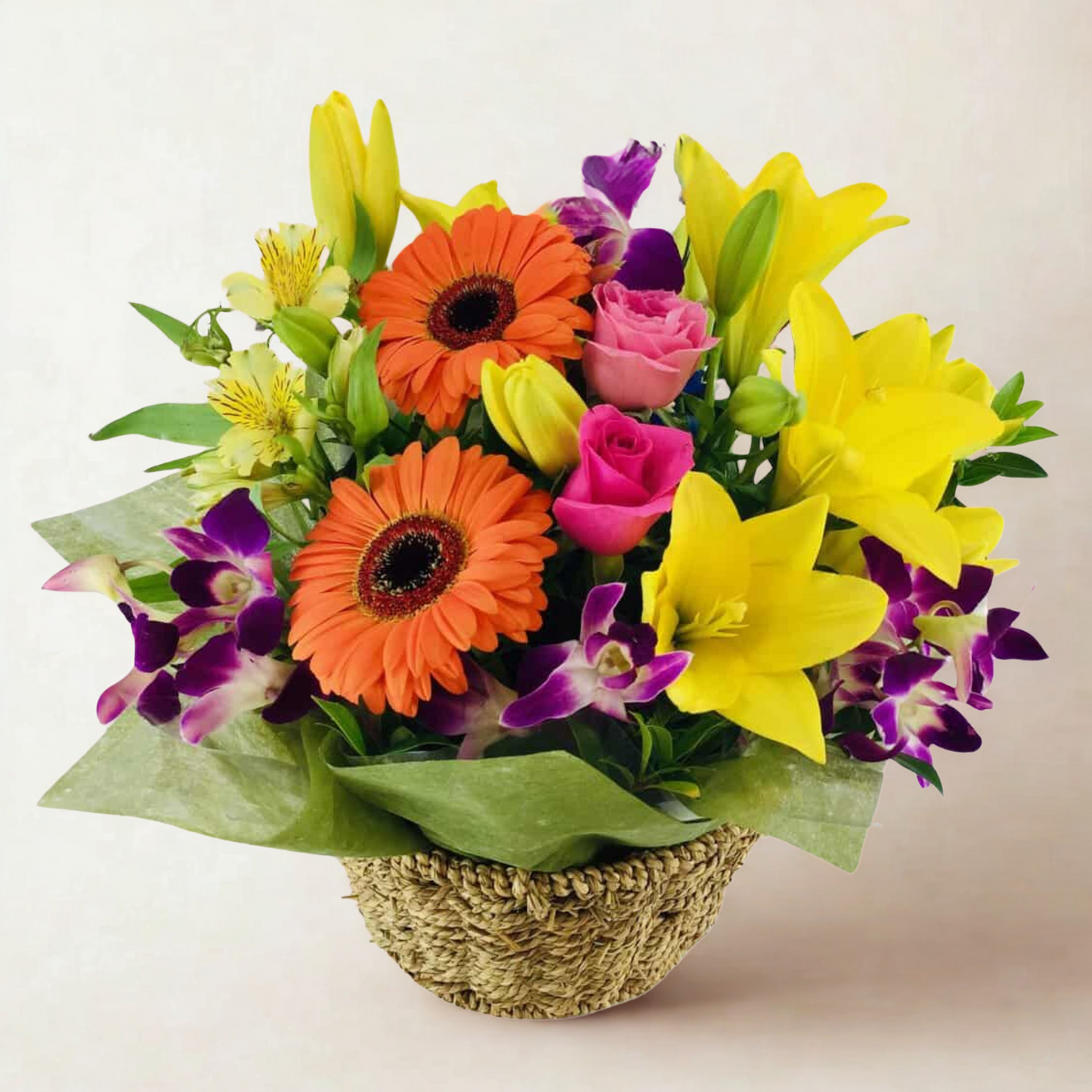 Canastillo Surtido con Lilium, Rosas y Gerberas